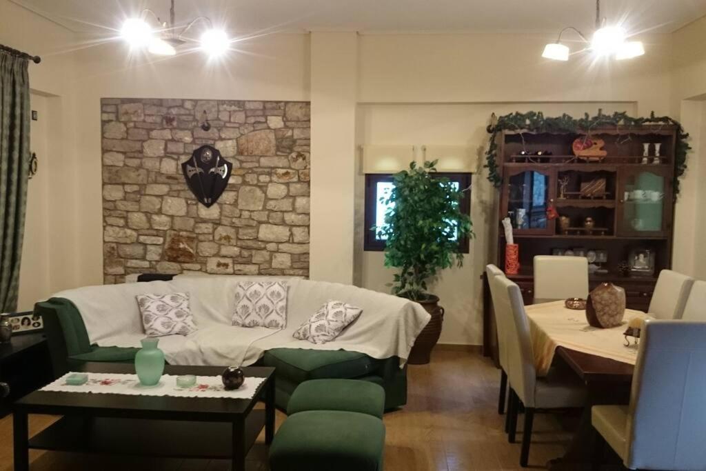 Villa Ria Калаврита Екстер'єр фото