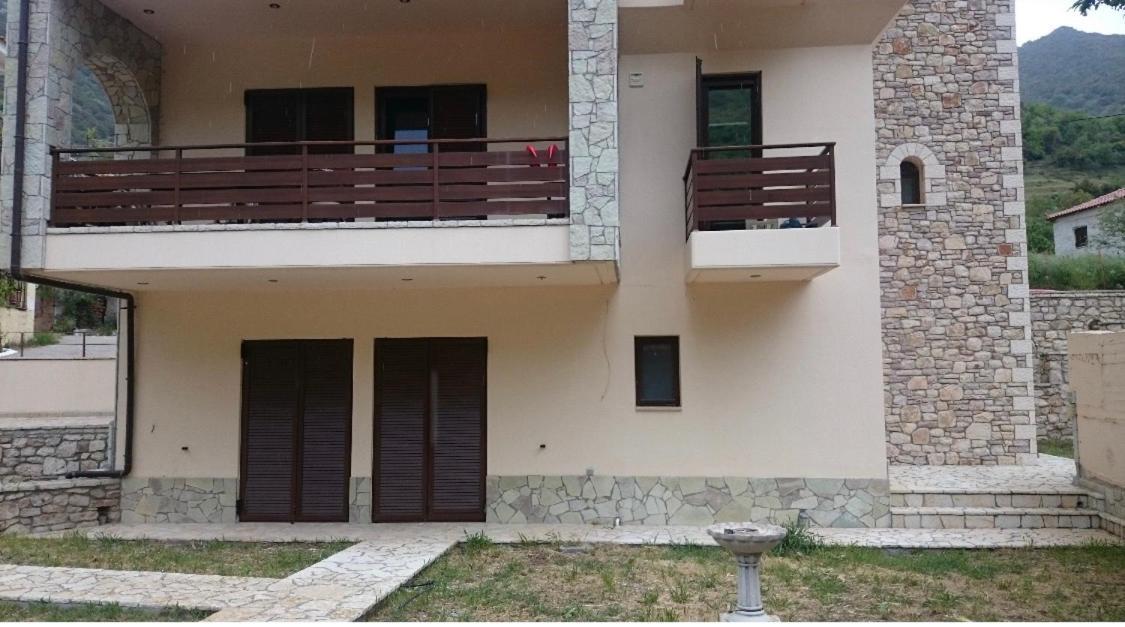 Villa Ria Калаврита Екстер'єр фото